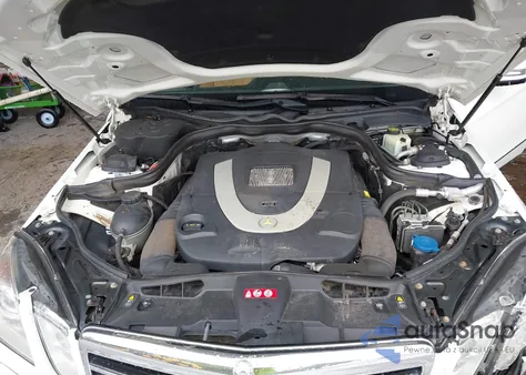 2010 Mercedes-Benz E 550 4Matic z USA, uszkodzony, nr VIN WDDHF9AB8AA234474